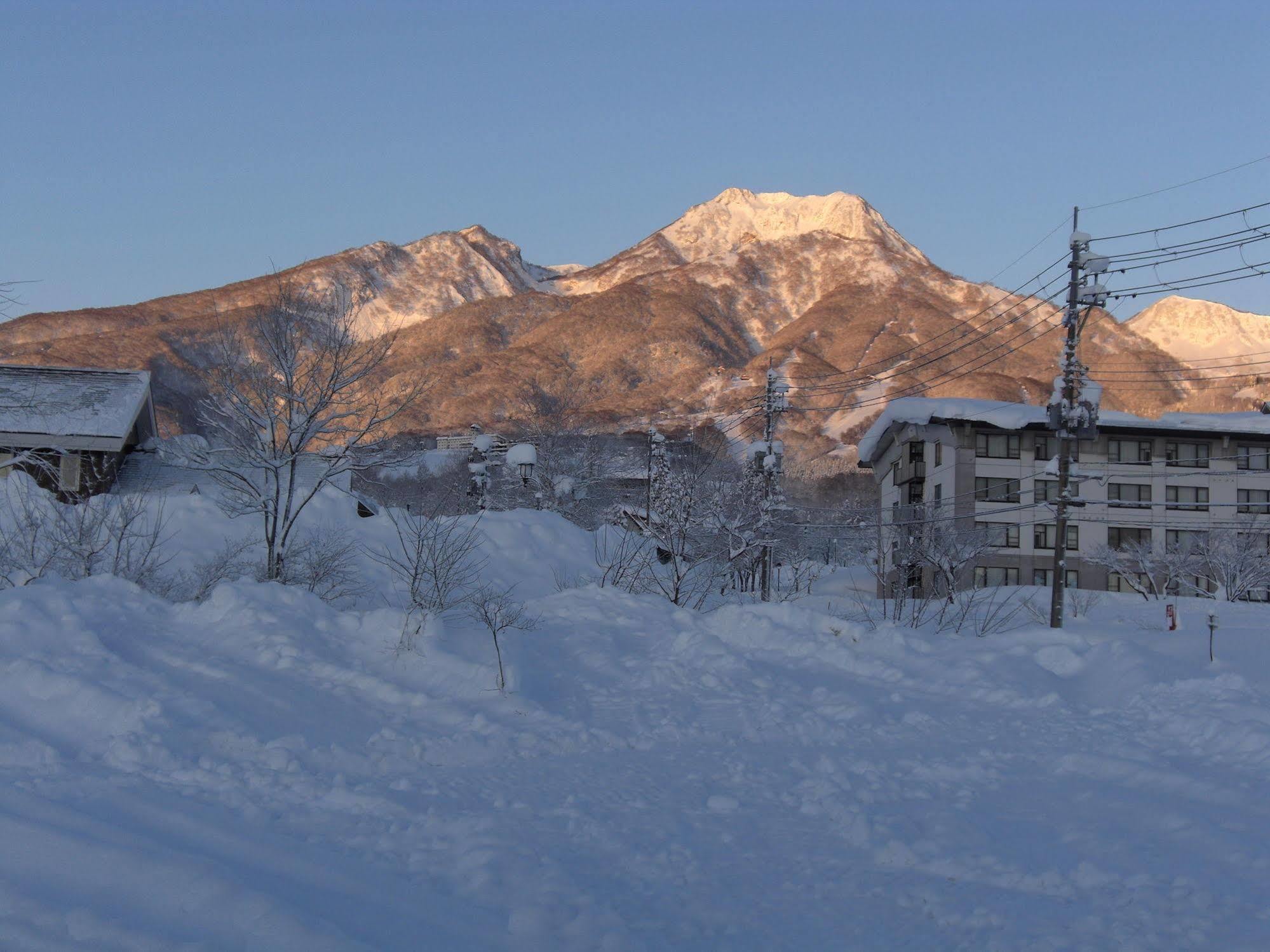 Akakura Yours Inn Myoko Eksteriør bilde